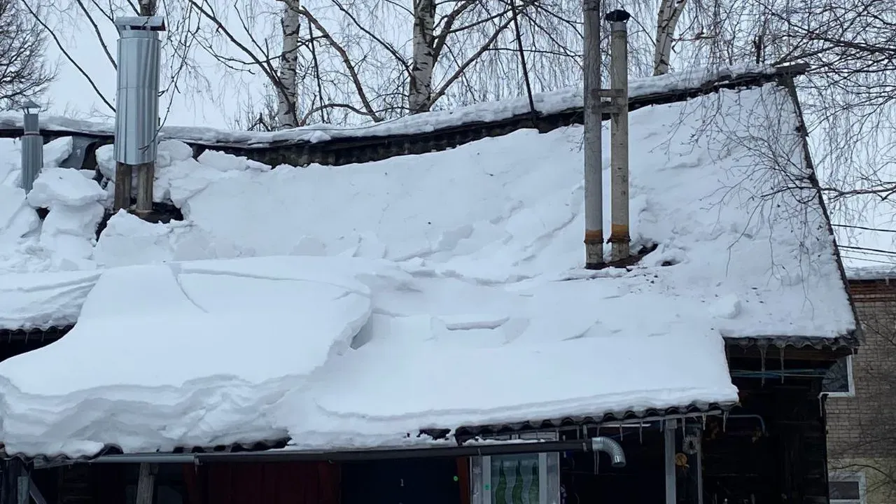 В четырехквартирном доме Иванова провалилась крыша
