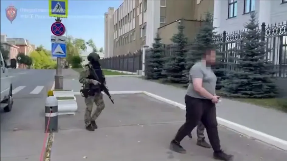 ФСБ в Иванове задержала молодого человека за склонность к экстремизму ФСБ в Иванове задержала молодого человека за склонность к экстремизму