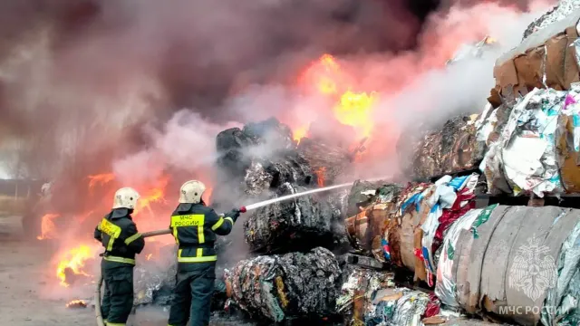 На производстве в Фурманове загорелись отходы