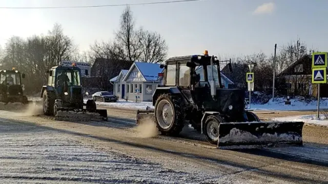 В Кинешме спецтехника продолжает устранять последствия снегопада