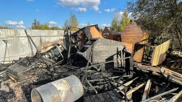 В Ивановском районе сгорели три хозяйственные постройки и 12 строящихся туалетов