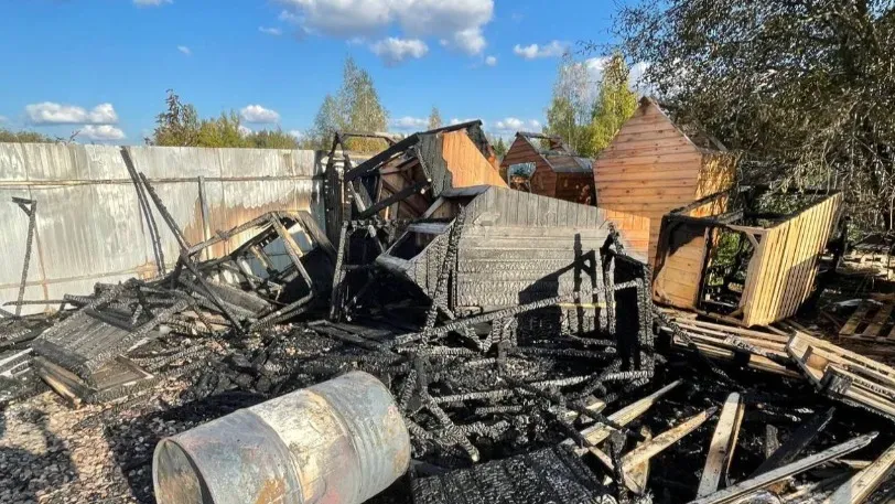 В Ивановском районе сгорели три хозяйственные постройки и 12 строящихся туалетов