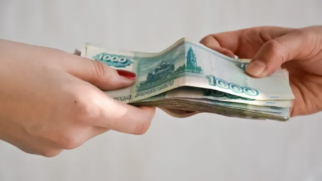 Медики и чиновники погрязли в долгах? Скандал!