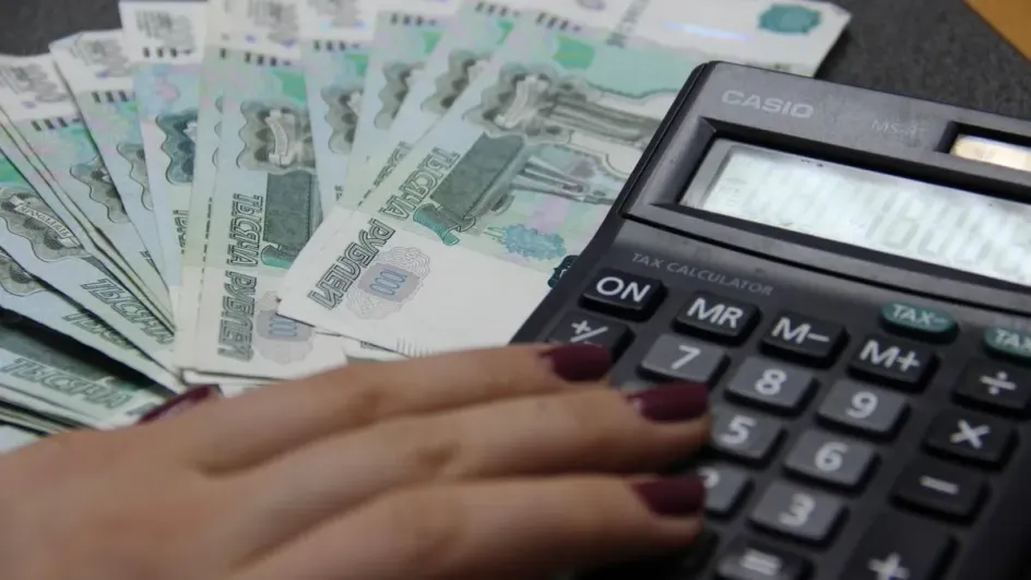 Российский аналитик заявил, что средняя зарплата уже превысила 100 тысяч рублей