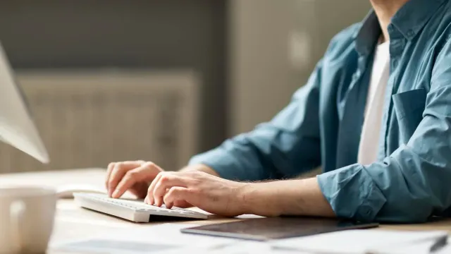 Россияне будут жить на работе: 70 часов в неделю!