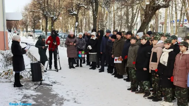 В Родниках на стене городской школы установили мемориальные доски погибшим участникам СВО