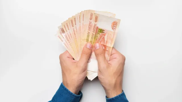 Зарплата растет по часам: Россияне стали богачами!