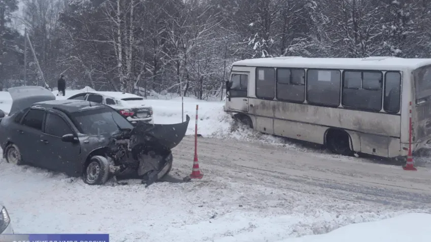 В Иванове два человека пострадали в ДТП с пассажирским автобусом
