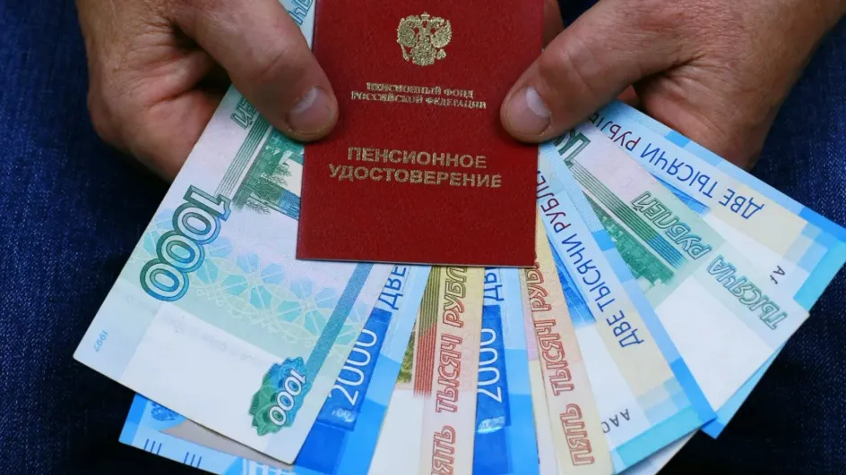 Стало известно, сколько россиян не откладывают на пенсию