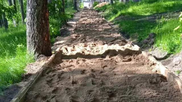 В Наволоках начался первый этап благоустройства городского парка на улице Энгельса