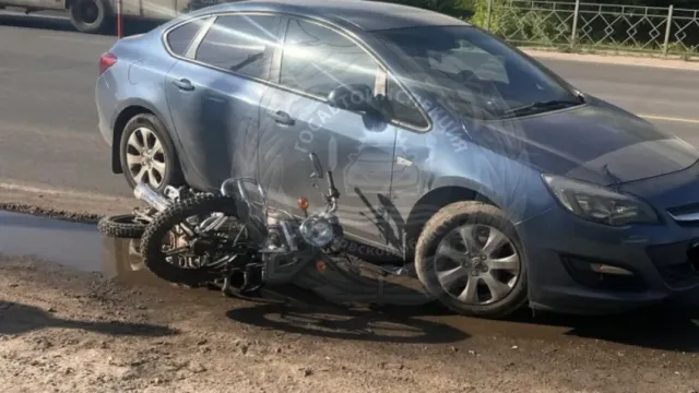 В Ивановском районе иномарка переехала пожилого мопедиста