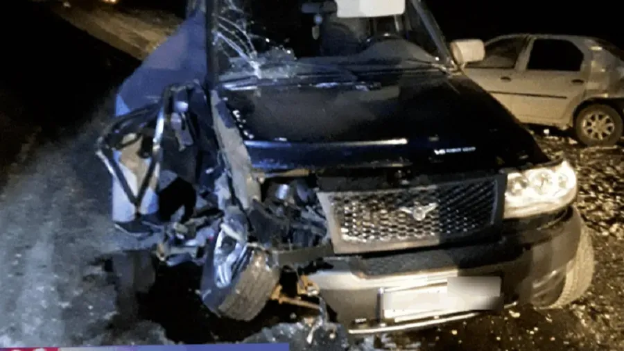 В Палехском районе при столкновении Renault и «УАЗа» ранено восемь человек