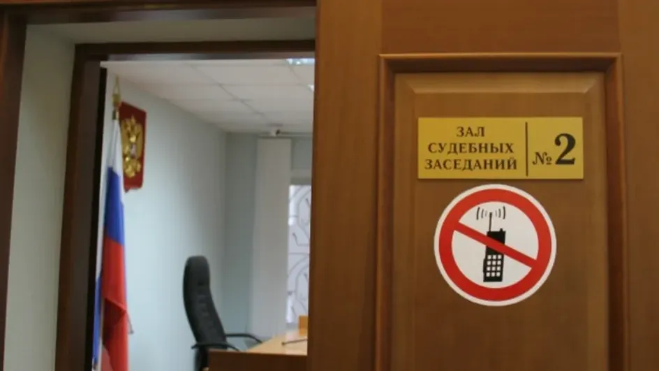 В Тейкове суд рассмотрит иск о повреждении авто упавшим с храма снегом