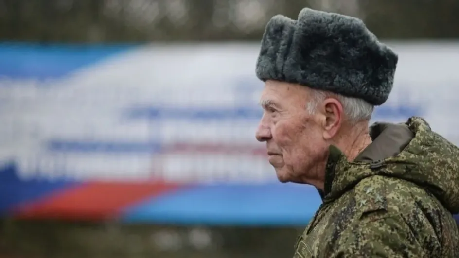 Военные пенсионеры получили право на вторую страховую выплату Военные пенсионеры получили право на вторую страховую выплату