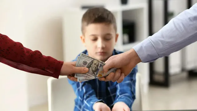 Карманы для детей: как воспитать миллионера?