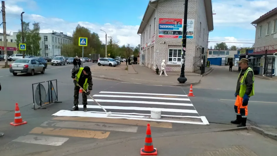 В Иванове начали обновлять разметку пешеходных переходов