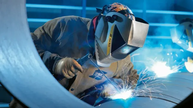 В Ивановской области резко подорожали сварщики