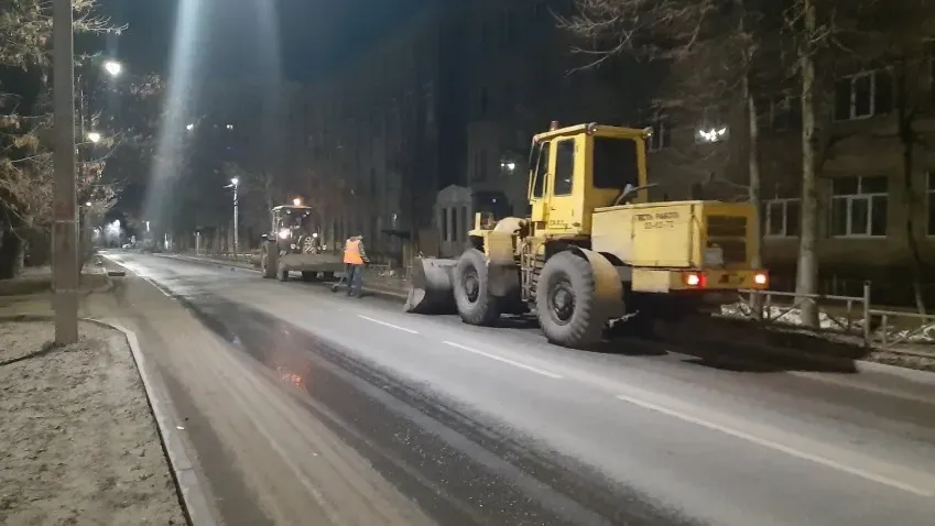 14 единиц спецтехники задействовали в Иванове для ночной уборки дорог