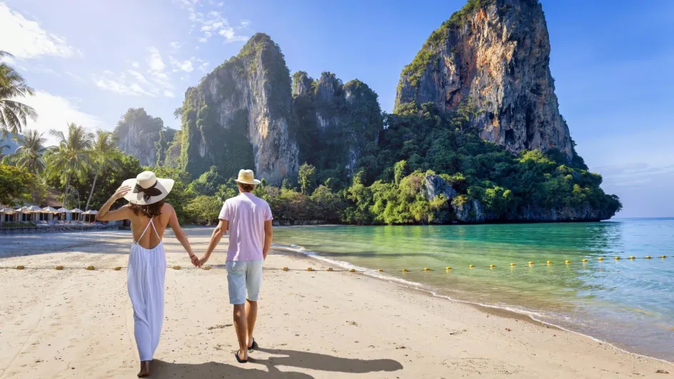 Россияне рассказали, как делят расходы в путешествиях парой