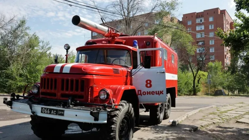 Семь человек погибли в результате попадания снаряда ВСУ в маршрутку в Донецке