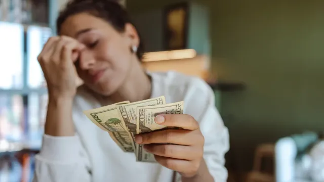 Россияне не хотят платить: Родственники в шоке!