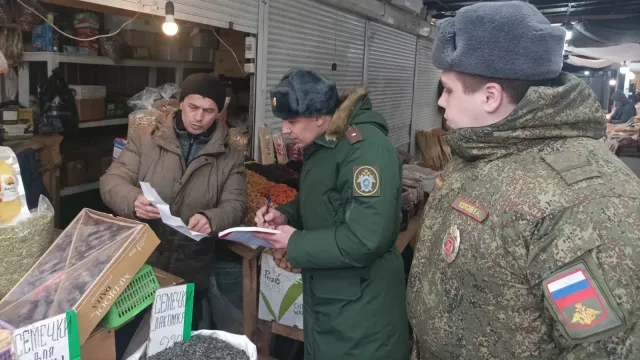 Во время рейда на рынке в Иванове 14 мигрантов поставили на воинский учет