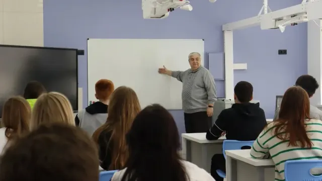 В ивановском «Солярисе» открылась весенняя сессионная школа по физике