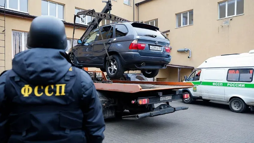 В Иванове судебные приставы изъяли у женщины автомобиль за долги