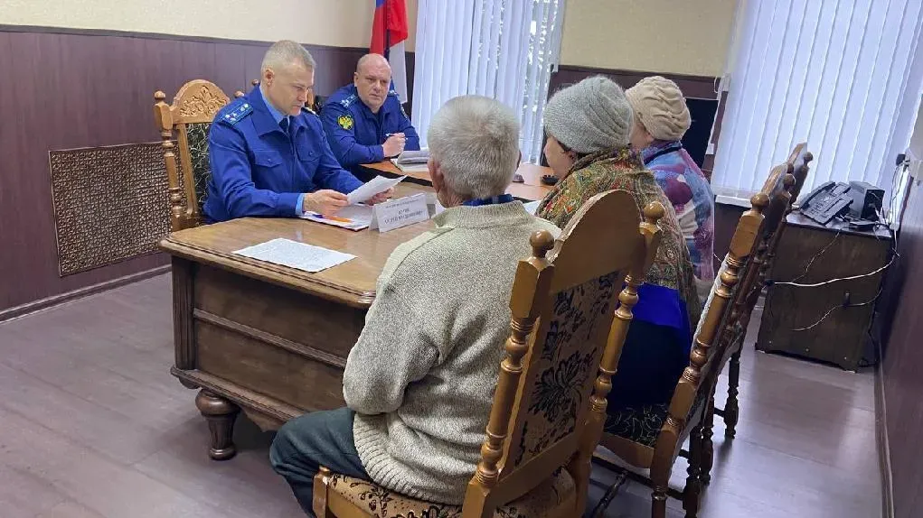Жители Шуйского района жаловались прокурору Ивановской области на дороги и ЖКХ