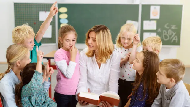 Президент РФ анонсировал новые меры поддержки педагогов