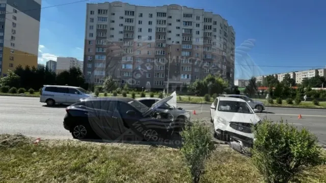 При столкновении трех автомобилей в Иванове пострадал пенсионер