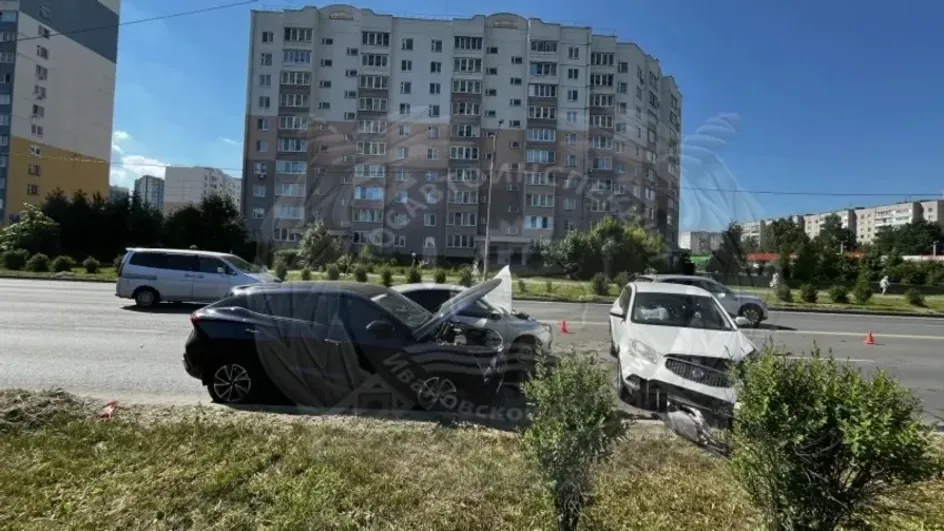 При столкновении трех автомобилей в Иванове пострадал пенсионер При столкновении трех автомобилей в Иванове пострадал пенсионер