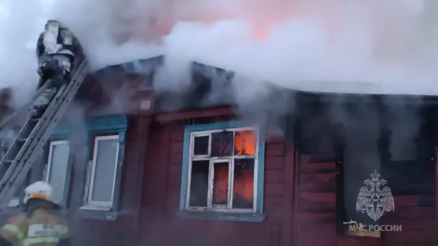 Ранним утром в Иванове сотрудники МЧС спасли женщину из огня