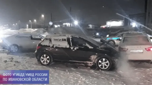 В Иванове при столкновении трех автомобилей пострадали два человека