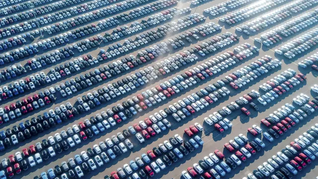 Машины больше не нужны: Почему россияне не покупают?!