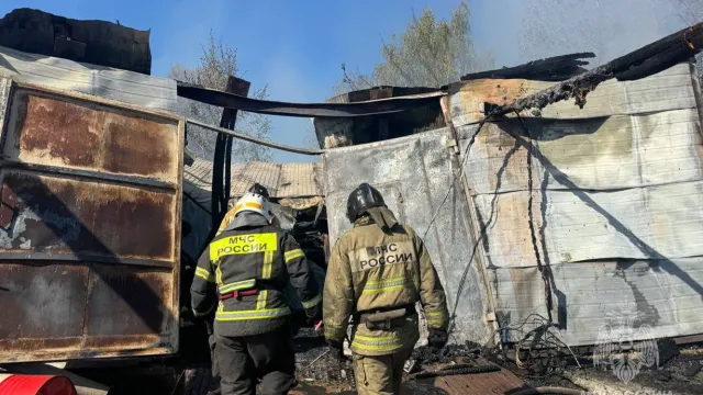 В Вичуге загадочно сгорел большой склад