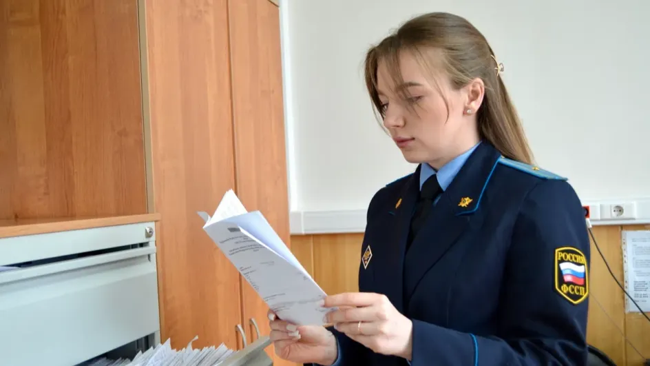 Хитрый ивановец пытался спрятать иномарку от приставов