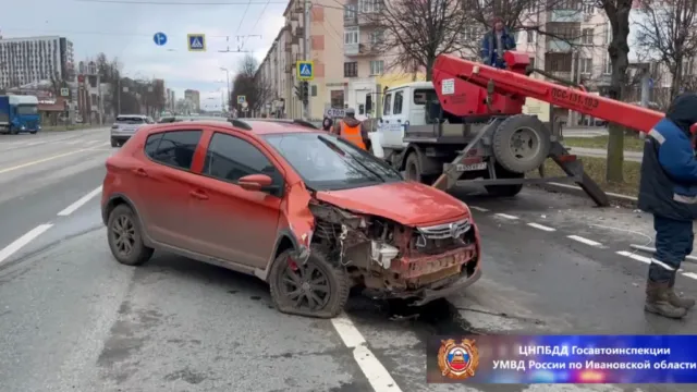 Пьяная дама на иномарке в Иванове устроила ДТП со столбом