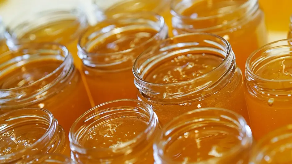 Россиян предупредили о вероятном дефиците меда в стране