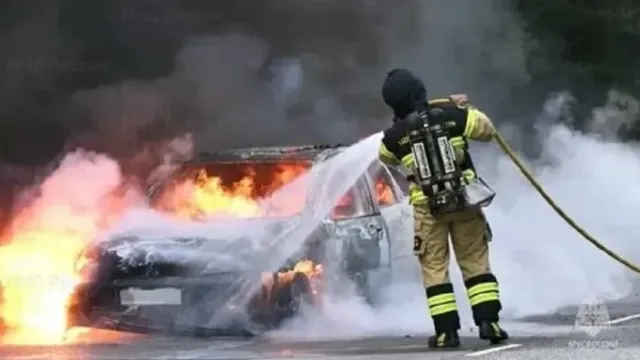 В Родниковском районе днем 9 апреля сгорела иномарка Geely Azkarra