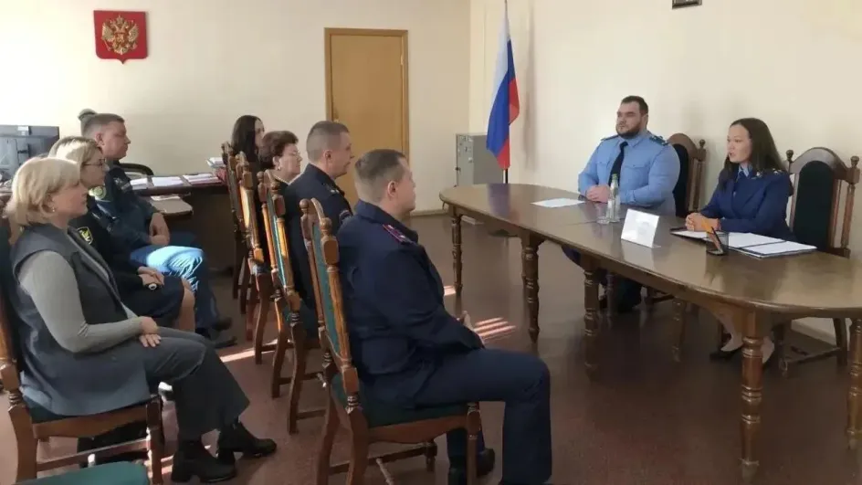 В Родниках представили нового межрайонного прокурора В Родниках представили нового межрайонного прокурора