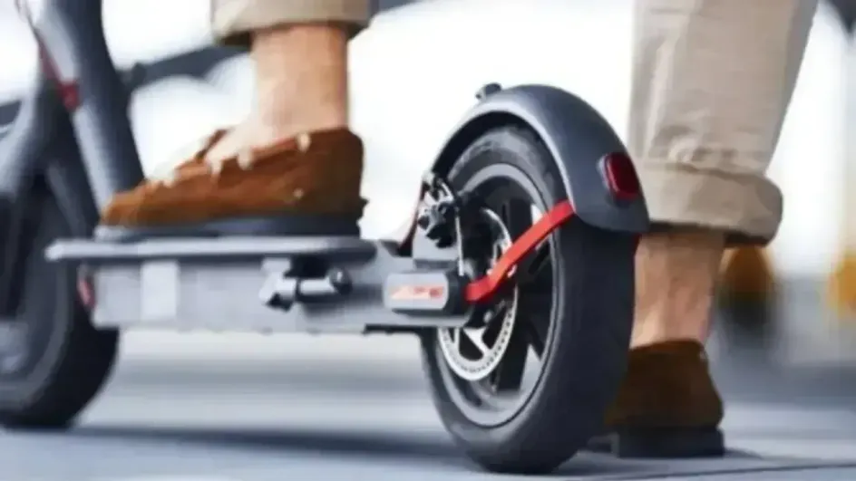 В Иванове водитель самоката заплатит автомобилисту за ДТП на парковке