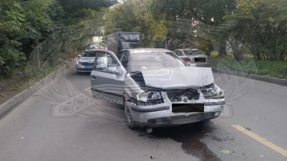 Пьяный водитель на Иране протаранил Renault Logan в Иванове