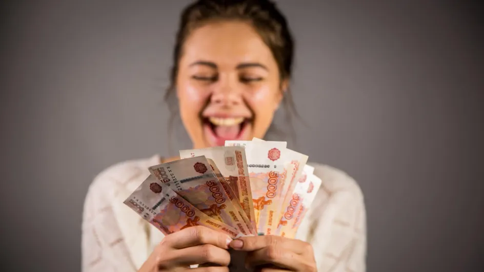 Стало известно, у кого из россиян выросли средние зарплаты Стало известно, у кого из россиян выросли средние зарплаты