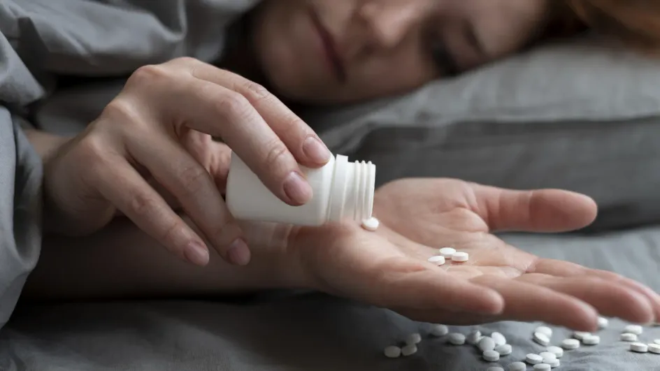 Россияне начали массово злоупотреблять снотворным