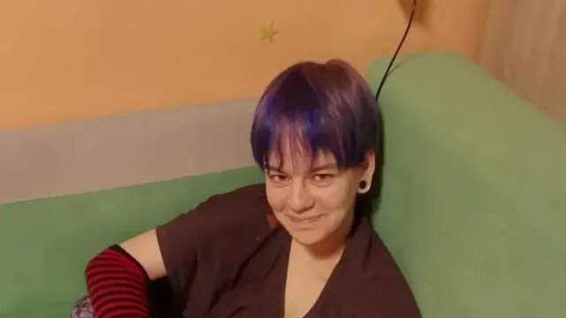 В Иванове пропала юная девушка с сине-фиолетовыми волосами