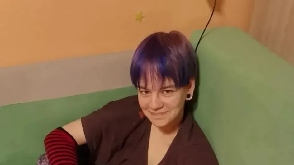 В Иванове пропала юная девушка с сине-фиолетовыми волосами В Иванове пропала юная девушка с сине-фиолетовыми волосами