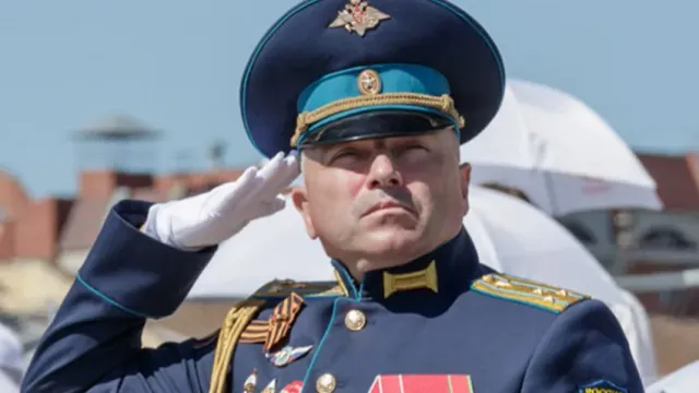 Президент РФ присвоил звание генерал-майора командиру 98-й воздушно-десантной дивизии Тонких