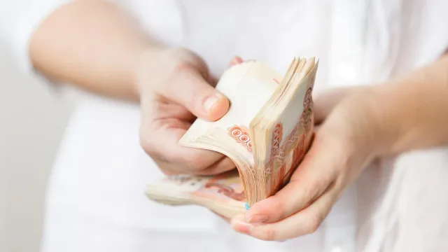 Зарплаты летят в космос: Россияне богатеют на глазах!