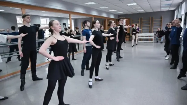 Артисты ансамбля "Донбасс" провели мастер-класс для танцоров из Иванова